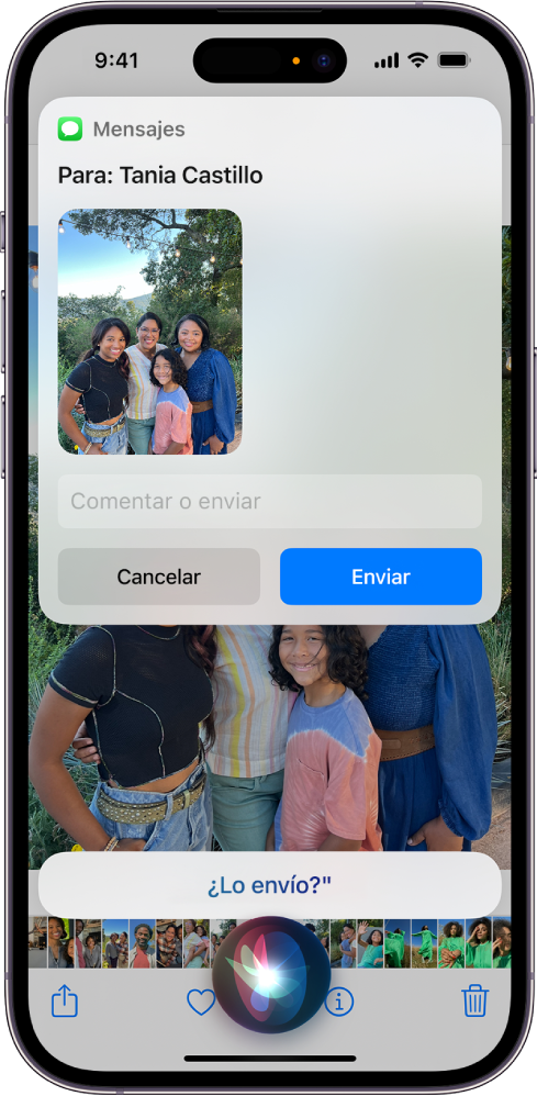 Una pantalla de Teléfono con el ícono de escucha de Siri en la parte inferior central y, arriba de este, la respuesta de Siri en forma de un mensaje de texto listo para enviarse.