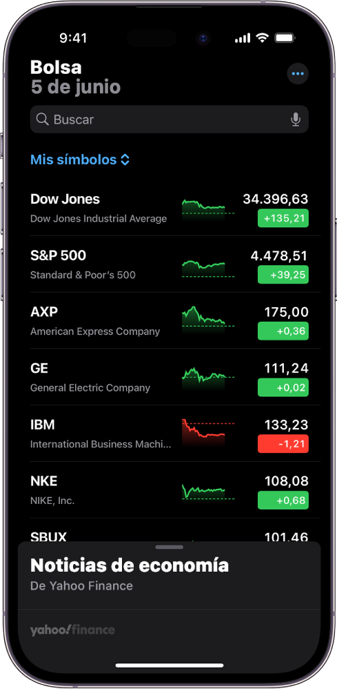Lista de valores favoritos en la app Bolsa con diferentes valores. Para cada valor de la lista se muestra, de izquierda a derecha, el símbolo y el nombre del valor, una gráfica de su evolución, el precio del valor y el cambio del precio. En la parte superior de la pantalla, sobre el título de la lista de valores favoritos “Mis símbolos”, se encuentra el campo de búsqueda. En la parte inferior de la pantalla está “Noticias de economía”. Desliza “Noticias de economía” hacia arriba para ver artículos.