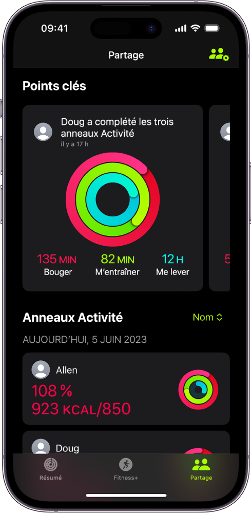 L’écran Partage de Forme, avec des anneaux d’activité et des mises en évidence des activités partagés entre une personne et ses amis.