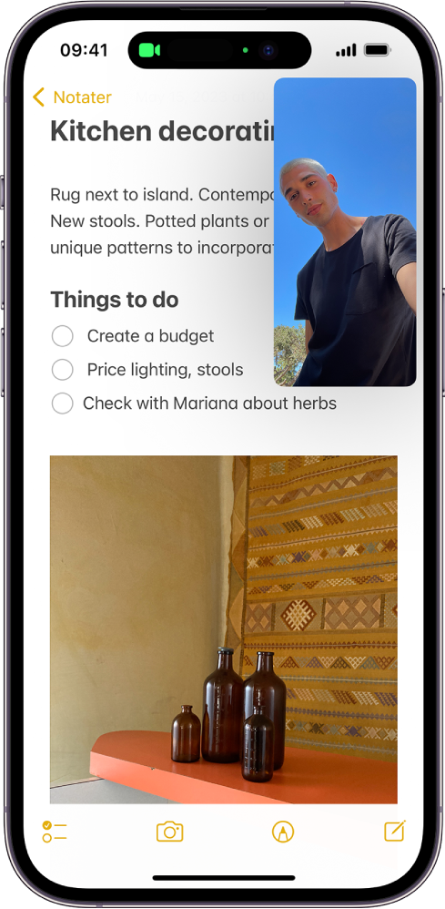 En FaceTime-samtale gjennomføres, og resten av skjermen er fylt av et notat om oppussing av kjøkkenet.