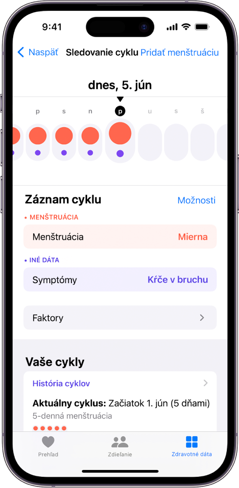 Obrazovka Sledovanie cyklu zobrazujúca týždňovú časovú os v hornej časti obrazovky. Vyplnené červené kruhy a fialové bodky označujú prvých 5 dní na časovej osi. Pod časovou osou sa nachádzajú možnosti na pridanie informácií o menštruácii, symptómov a ďalších informácií.
