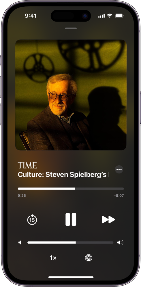 Obrazovka audioprehrávača s audioverziou článku, pod ktorou sa zobrazujú ovládače prehrávača a posuvník hlasitosti.