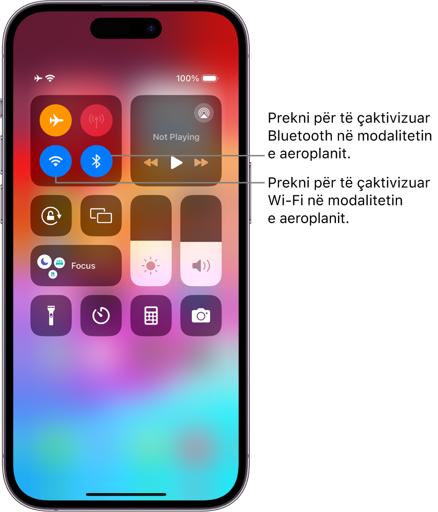Control Center e iPhone. Në grupin lart majtas të kontrolleve janë butoni Airplane Mode (lart majtas), Wi-Fi (poshtë majtas) dhe butoni Bluetooth (poshtë djathtas). Airplane Mode, Wi-Fi dhe Bluetooth janë të gjitha të aktivizuara. Prekni butonin Bluetooth për të çaktivizuar Bluetooth në Airplane Mode. Prekni butonin Wi-Fi për të çaktivizuar Wi-Fi në modalitetin e aeroplanit.