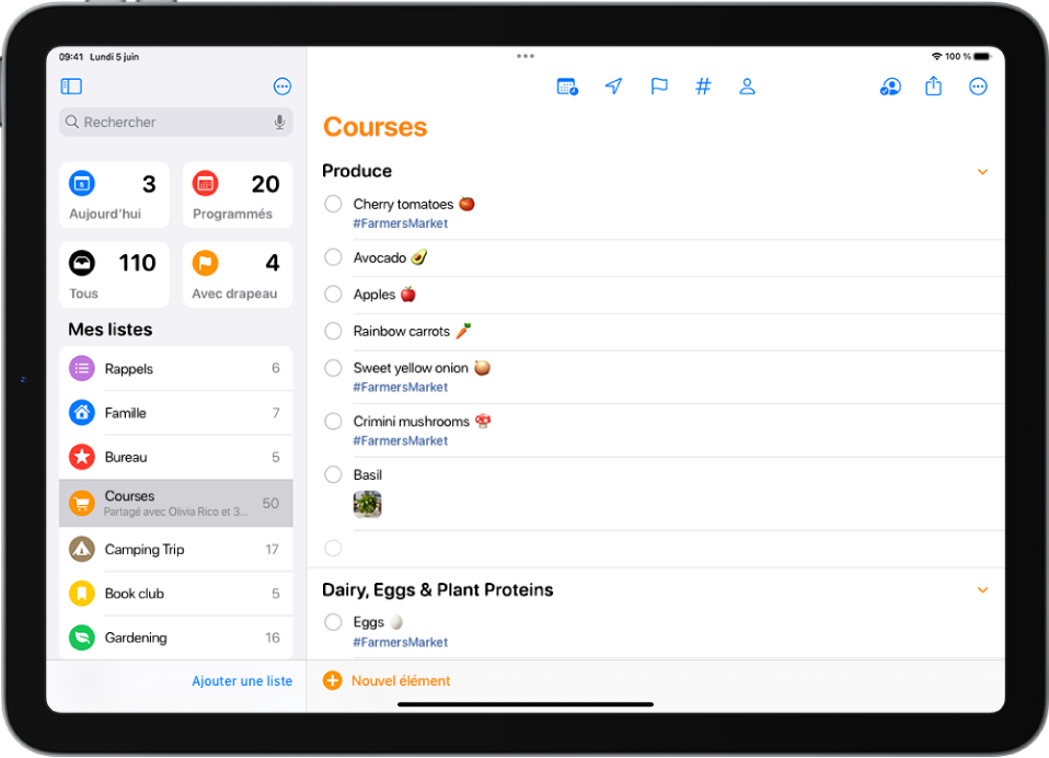 Un écran affichant une liste de courses dans Rappels. Des tags et des photos sont joints à certains éléments de la liste. Le bouton « Nouvel élément » se trouve en bas à gauche.