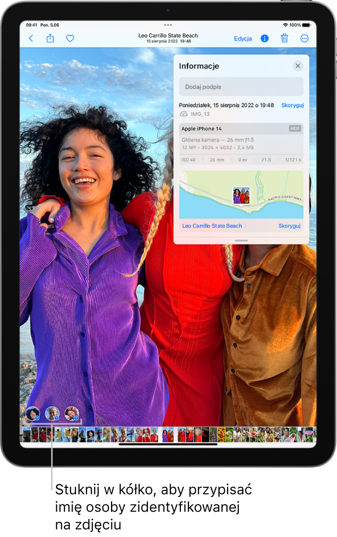 Ekran iPada z wyświetlonym zdjęciem otwartym w aplikacji Zdjęcia. W lewym dolnym rogu zdjęcia, obok osób widocznych na nim wyświetlane są znaki zapytania.