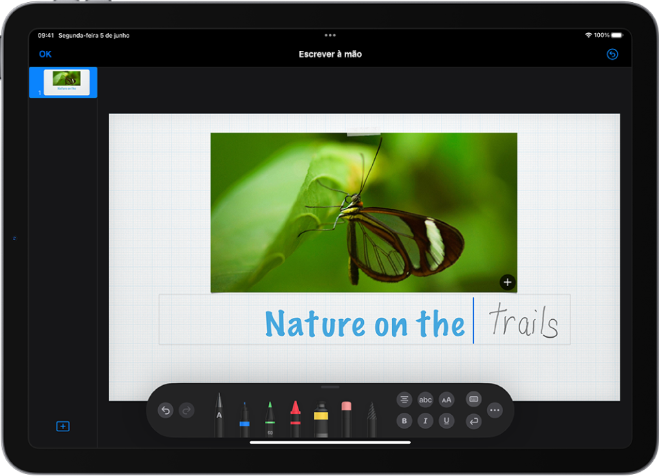 Um título está sendo adicionado a um slide do Keynote. Conforme o texto é manuscrito com o Apple Pencil, as palavras são transformadas em texto digitado.