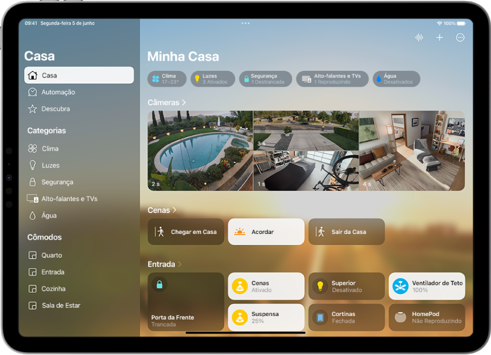 App Casa com a barra lateral à esquerda, mostrando as abas Casa, Automação e Descobrir perto da parte superior. As Categorias e Cômodos da casa aparecem abaixo. À direita da barra lateral, na parte superior, estão os botões Interfone, Adicionar e Mais Opções. Os botões de categoria aparecem perto da parte superior. Abaixo disso, as cenas, imagens de câmeras e um cômodo com seus acessórios.