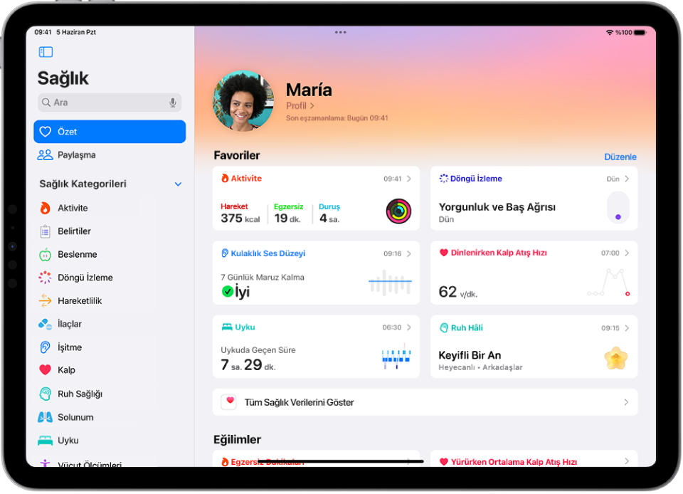 Sağlık’taki Özet ekranı. Aktivite, kulaklık ses düzeyleri, uyku, döngü izleme, dinlenme sırasındaki kalp atış hızı ve adımlar hakkındaki bilgiler Favoriler’in altında görünür.
