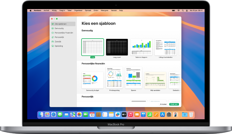 Een MacBook Pro met de Numbers-sjabloonkiezer geopend op het scherm. Aan de linkerkant is de categorie 'Alle sjablonen' geselecteerd en aan de rechterkant staan de vooraf gedefinieerde sjablonen, gerangschikt per categorie.