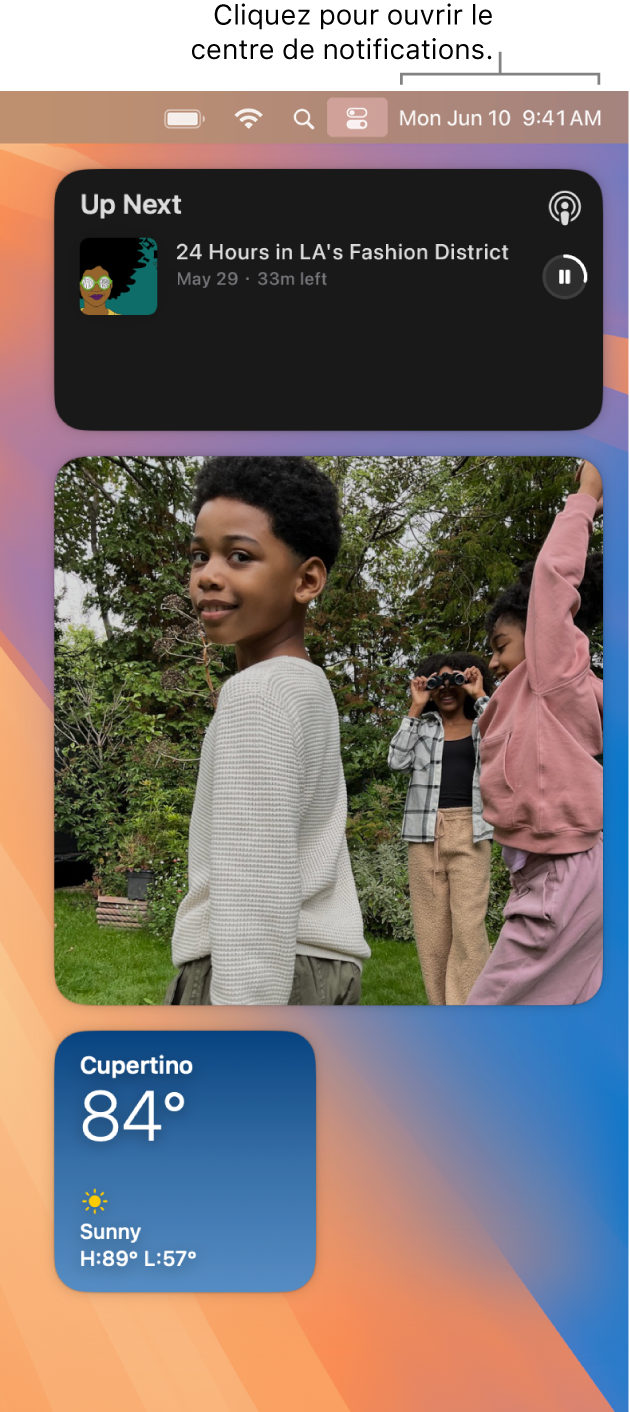Le centre de notifications avec des notifications et des widgets pour Photos, Accueil, Calendrier et « Temps d’écran ».