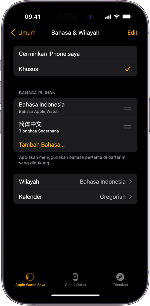 Layar Bahasa & Wilayah di app Apple Watch, dengan bahasa Indonesia dan bahasa Inggris muncul di bawah Bahasa Pilihan.