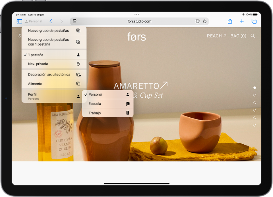 En la app Safari, el menú Grupo de pestañas está abierto. En la parte inferior del menú, la opción Perfil está seleccionada y un menú muestra las opciones Personal, Escuela y Trabajo.