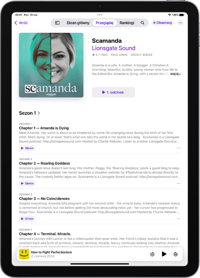 Strona programu w aplikacji Podcasty. Widoczny jest sezon z odcinkami oraz streszczenia poszczególnych rozdziałów. Na dole znajduje się odtwarzacz.