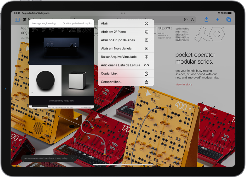 Pré-visualização de um site. À direita da pré-visualização, há um menu que mostra as opções, incluindo Abrir, Abrir em 2º Plano, Abrir em Nova Janela e outras.