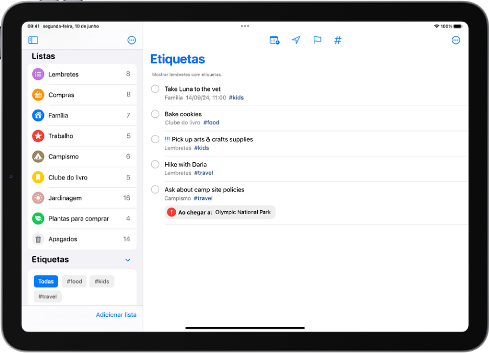 A aplicação Lembretes a mostrar várias listas e o “Navegador de etiquetas” à esquerda. À direita está uma lista de todos os elementos com etiquetas.
