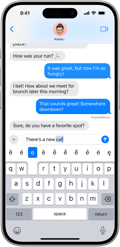 Το πληκτρολόγιο οθόνης με τους εναλλακτικούς τονισμένους χαρακτήρες που εμφανίζονται όταν αγγίζετε παρατεταμένα το πλήκτρο «Ε».
