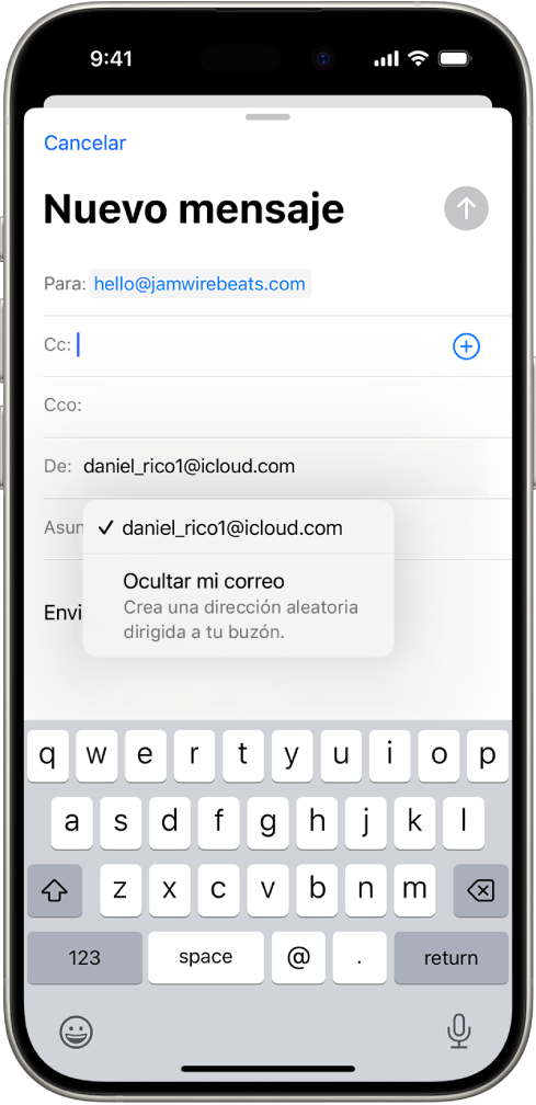Se está redactando un borrador de correo electrónico. El campo De está seleccionado y muestra dos opciones debajo: una dirección de correo personal y la opción Ocultar mi correo.