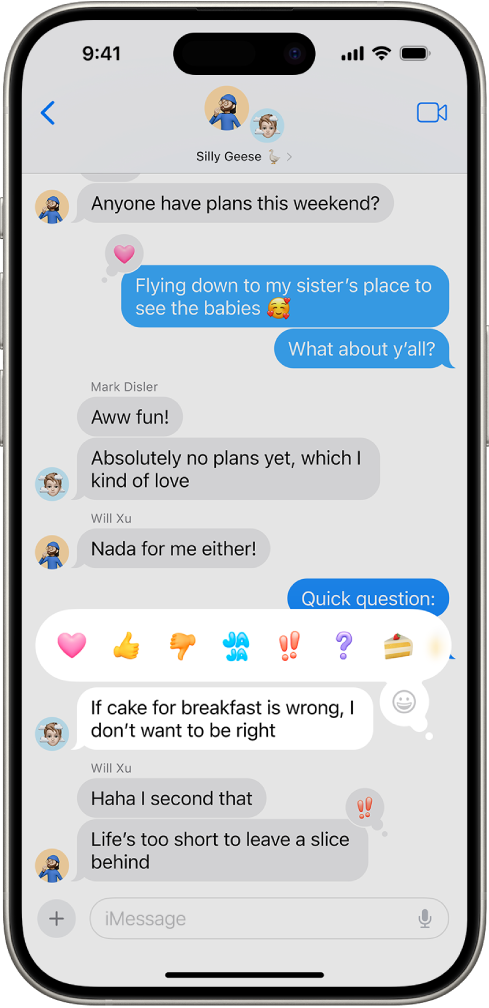Una conversación de Mensajes. con el menú de Tapbacks visible.