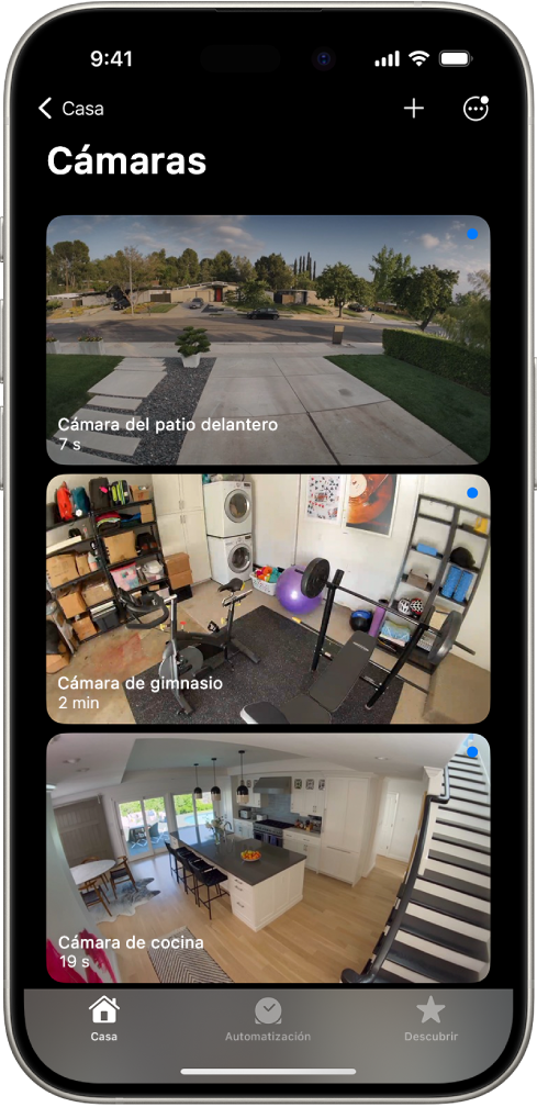 La pantalla Cámaras muestra imágenes de tres cámaras de seguridad: una del patio delantero, otra del gimnasio en casa y otra de la cocina. Debajo del nombre de cada cámara se indica el tiempo que ha transcurrido desde que se actualizó la imagen. Por ejemplo, la cámara del patio delantero muestra que la imagen se actualizó por última vez hace 7 segundos.