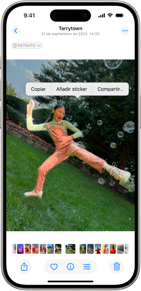 La app Fotos abierta en la foto de una persona. La persona está seleccionada y la opción “Añadir sticker” está disponible en el menú de arriba.