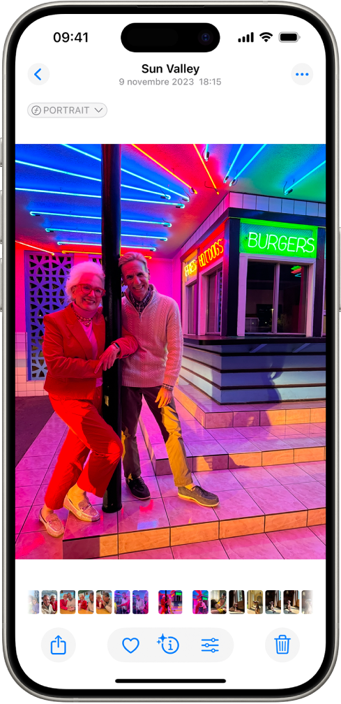 Une photo ouverte, avec les vignettes d’autres photos en bas de l’écran. En haut à droite se trouve un bouton Fermer permettant de revenir à la consultation des photos.