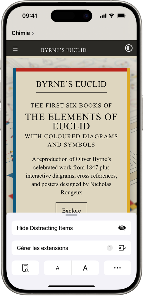 Dans Safari, l’utilisateur touché le bouton Réglages de la page sur un site web, ce qui affiche des options, comme Gérer les extensions en bas de l’écran.