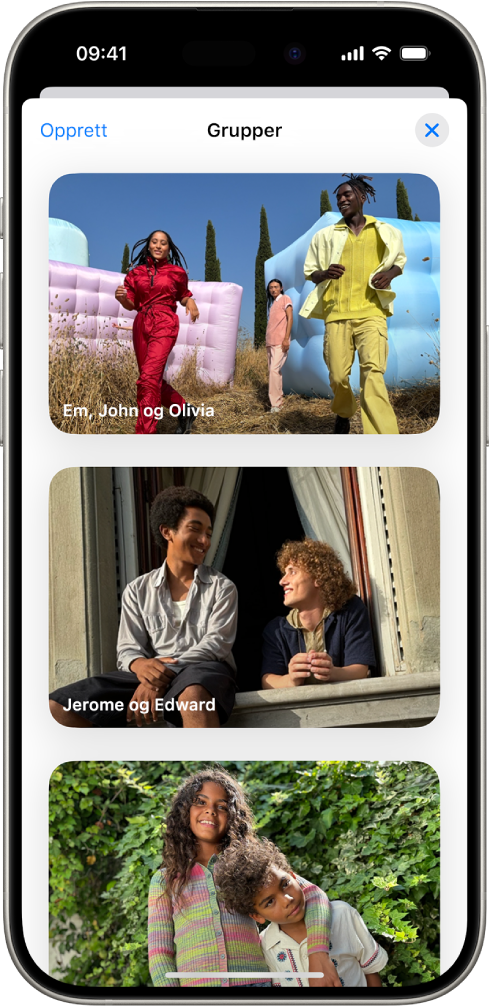 Grupper er åpent i Personer og kjæledyr-delen i Bilder-appen og viser en liste over samlinger som er merket med navnene på personene som er i gruppen.