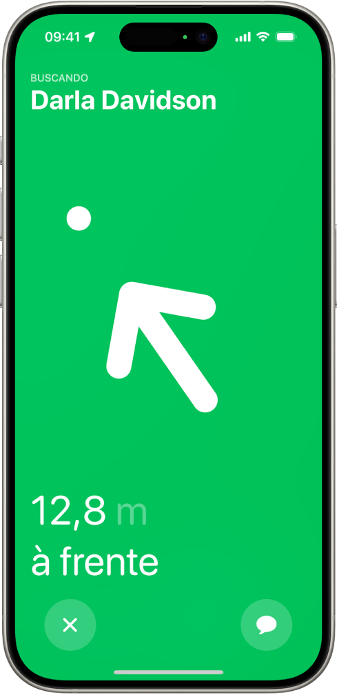 O nome da pessoa sendo localizada com a Busca Precisa está no canto superior esquerdo e uma seta indica a direção da pessoa com uma estimativa da distância. Na parte inferior da tela estão os botões para fechar a Busca Precisa e enviar uma mensagem para a pessoa.