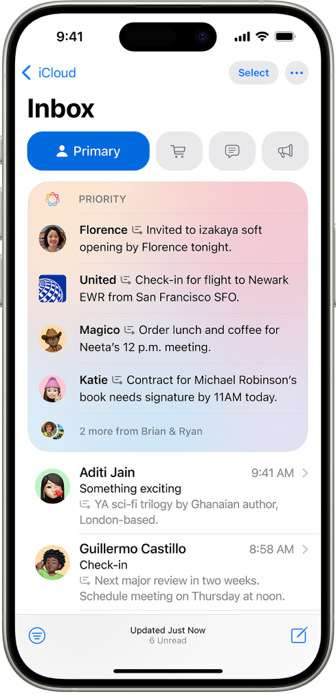 iPhone so zobrazenou časťou Prioritné správy v hornej časti obrazovky a neodkladnými emailmi na začiatku zoznamu. Dole sú dve zhrnutia emailov.