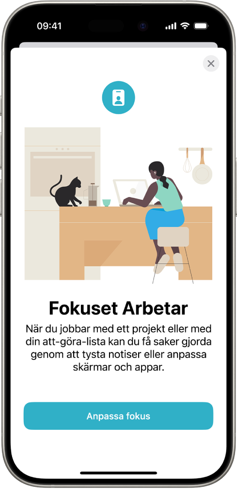En skärm med fyra tillhandahållna fokusalternativ – Stör ej, Egentid, Sover eller Arbete. Med knappen Dela mellan enheter kan du använda samma fokusinställningar på alla dina Apple-enheter där du är inloggad på samma Apple-konto.