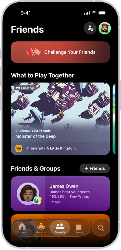 تطبيق Apple Games يعرض علامة تبويب الأصدقاء مع خيارات لتحدي الأصدقاء، واقتراحات للألعاب للعب معًا، والنشاط الأخير من أحد الأصدقاء.