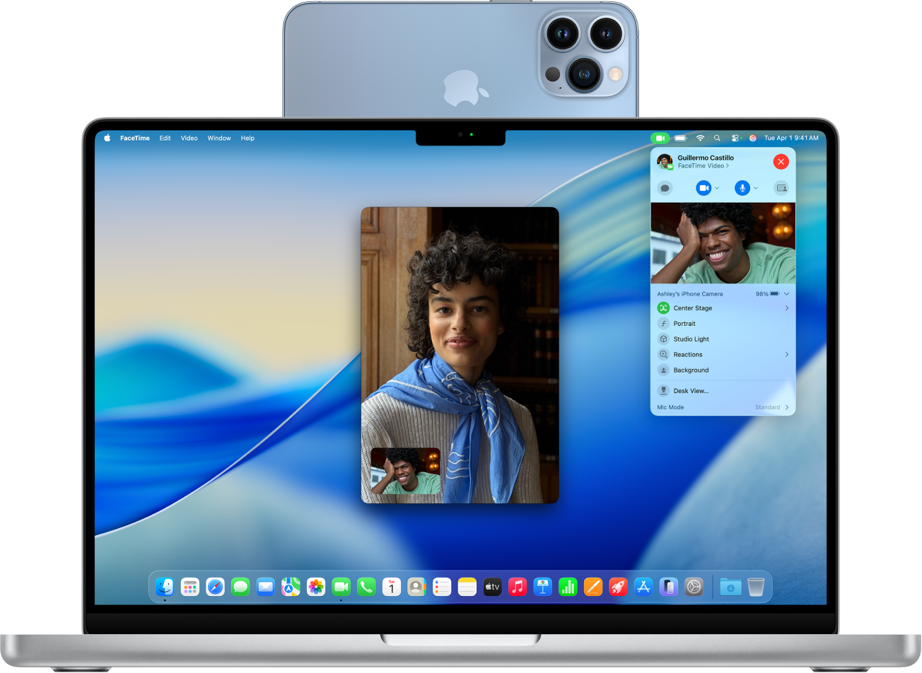 Ein MacBook Pro verwendet ein iPhone als Webcam und zeigt eine FaceTime-Konversation an.