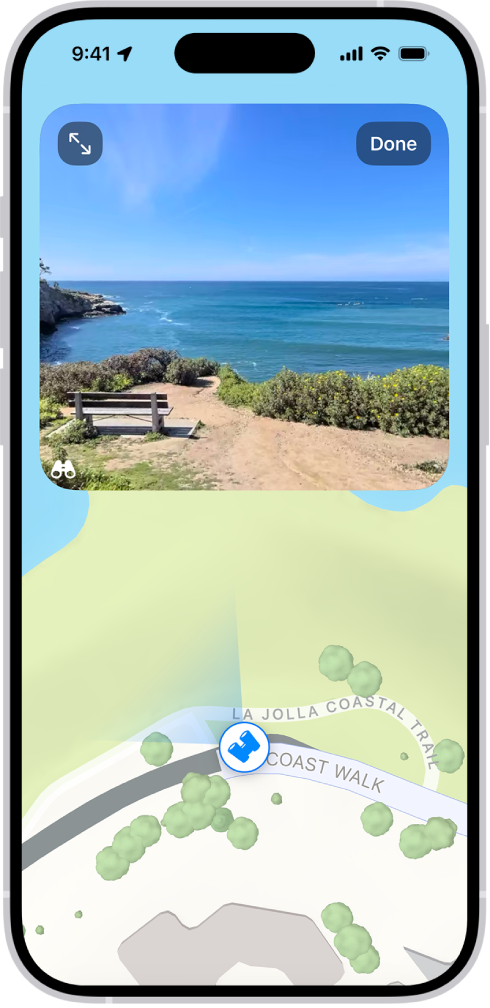 Vista panorámica móvil de 360 grados encima de un mapa del área marcada en la app Mapas. El icono Vista panorámica superpuesto en el mapa señala la dirección de la vista.