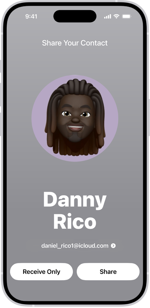 사용자의 이름과 전화번호가 표시된 NameDrop 화면. 아래에는 ‘수신만’ 또는 ‘공유’ 버튼이 있음.