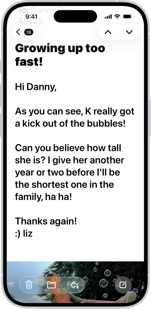 „iPhone“ įrenginyje atidaryta programa „Mail“. Rodomas el. laiškas, kuriame matomas didelis, paryškintas tekstas.