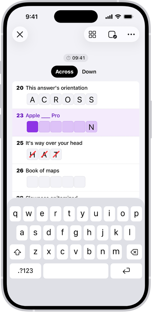 यादी दृश्यामध्ये अंशतः भरलेले क्रॉसवर्ड कोडे आणि तळाशी कीबोर्ड उघडलेला आहे.