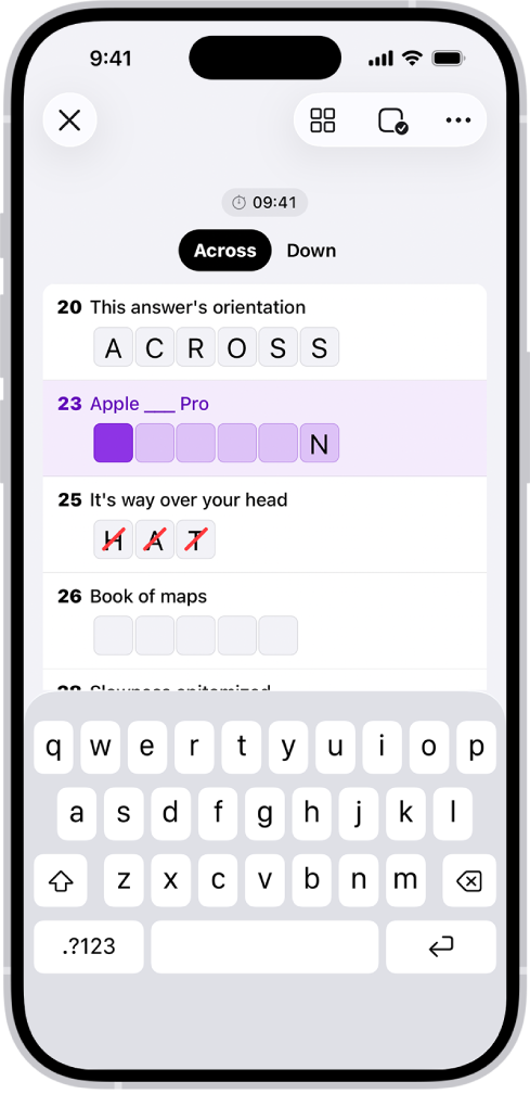 一個已填一部分的填字遊戲,以列表顯示方式呈現,底部有一個打開的鍵盤。