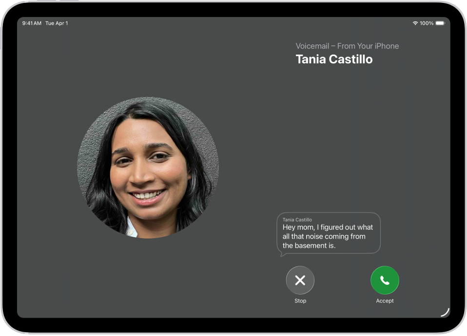 Na obrazovce hovoru se zobrazuje živý záznamník s právě nahrávanou zprávou od kontaktu. Pod přepsaným textem zprávy jsou umístěná tlačítka Zastavit a Přijmout.