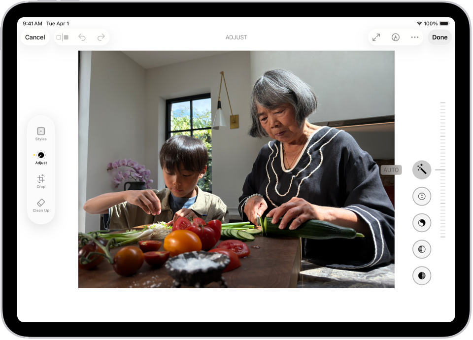 Der Bildschirm „Bearbeiten“ der App „Fotos“ mit einem Foto in der Mitte. Links neben dem Foto befinden sich die Tasten „Anpassen“, „Filter“ und „Zuschneiden“. Die Taste „Anpassen“ ist ausgewählt. Rechts neben dem Foto befinden sich Tasten zum Bearbeiten von Effekten und ein Regler zum Anpassen der Intensität der einzelnen Effekte.