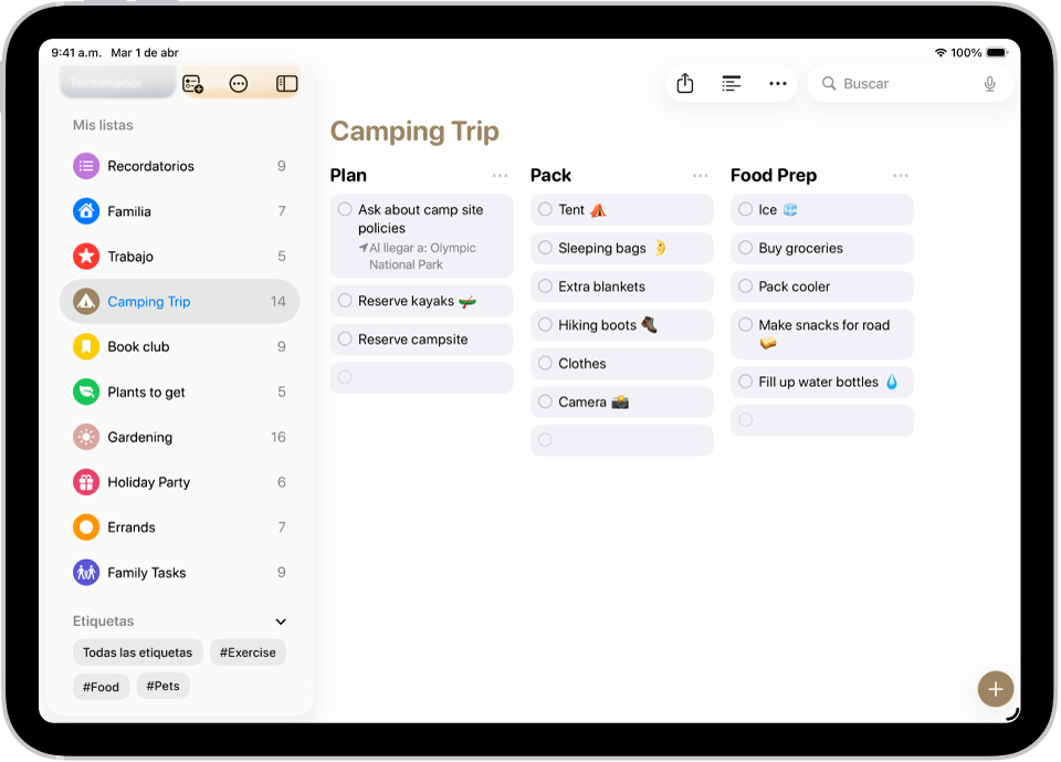La app Recordatorios muestra una lista para una acampada con categorías organizadas en columnas.