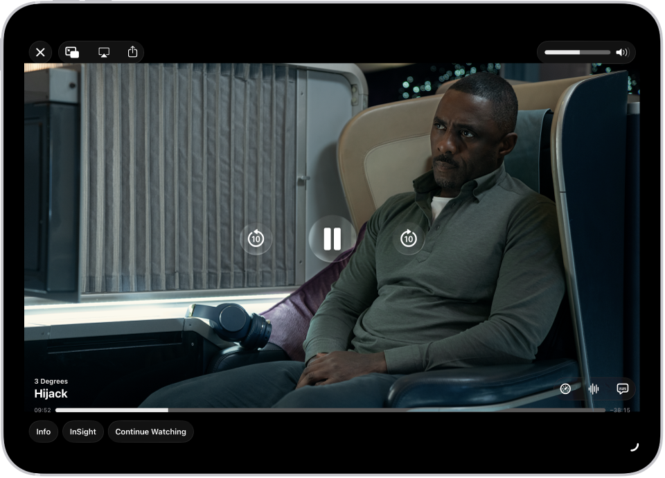 Un programma TV in riproduzione, con i controlli visibili. In alto a sinistra sono presenti i pulsanti Chiudi, “Picture in Picture”, AirPlay e Condividi. In alto a destra è presente il cursore del volume. Al centro, sono presenti i pulsanti per andare avanti e indietro di 10 secondi e per mettere in pausa. Lungo la parte inferiore, è presente un cursore che puoi trascinare per regolare la posizione del video; ai lati del cursore sono visibili il tempo trascorso e il tempo rimanente. In basso a sinistra sono presenti i pulsanti Info, “In scena” e “Continua a guardare”.