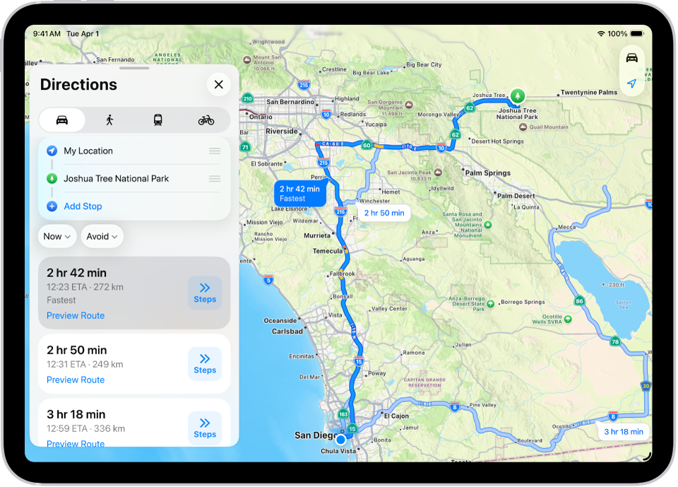 ఒకే గమ్యస్థానానికి అనేక డ్రైవింగ్ రూట్ ఎంపికలతో మ్యాప్ను చూపుతున్న iPad. ప్రతి రూట్ అంచనా వేసిన సమయం, దూరాన్ని చూపుతుంది, అలాగే వివరాలను చూడటానికి ’అడుగుల’ బటన్ను చూపుతుంది. ప్రతి రూట్లోని కలర్ కోడింగ్ ట్రాఫిక్ పరిస్థితులను సూచిస్తుంది.