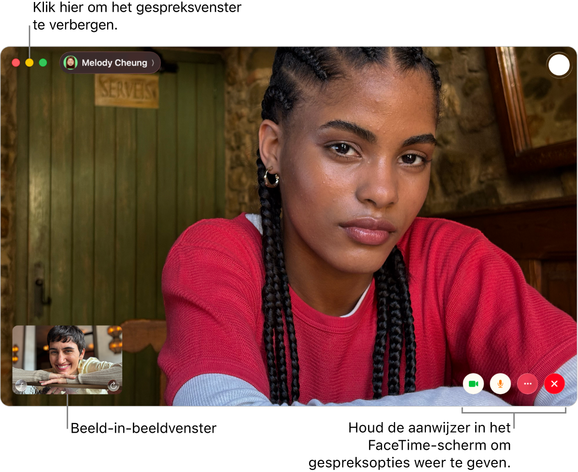 Plaats de aanwijzer op het FaceTime-venster om de knoppen te zien voor de navigatiekolom, 'Camera', Geluid uit', 'Schermdeling', 'Hang op' en 'Live Photo'. Klik linksboven op de middelste knop om het gespreksvenster te verbergen. Het beeld-in-beeldvenster wordt linksonder weergegeven.