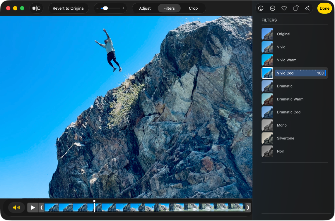 Video dalam tampilan pengeditan, dengan Filter dipilih di bagian atas jendela Foto dan pilihan filter di sebelah kanan.