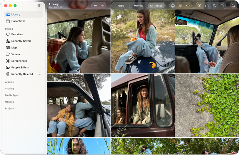 La finestra principale di Foto con la Libreria selezionata nella barra laterale a sinistra, le foto organizzate in una griglia a destra e i pulsanti Anni, Mesi e “Tutte le foto” nella barra strumenti in alto.