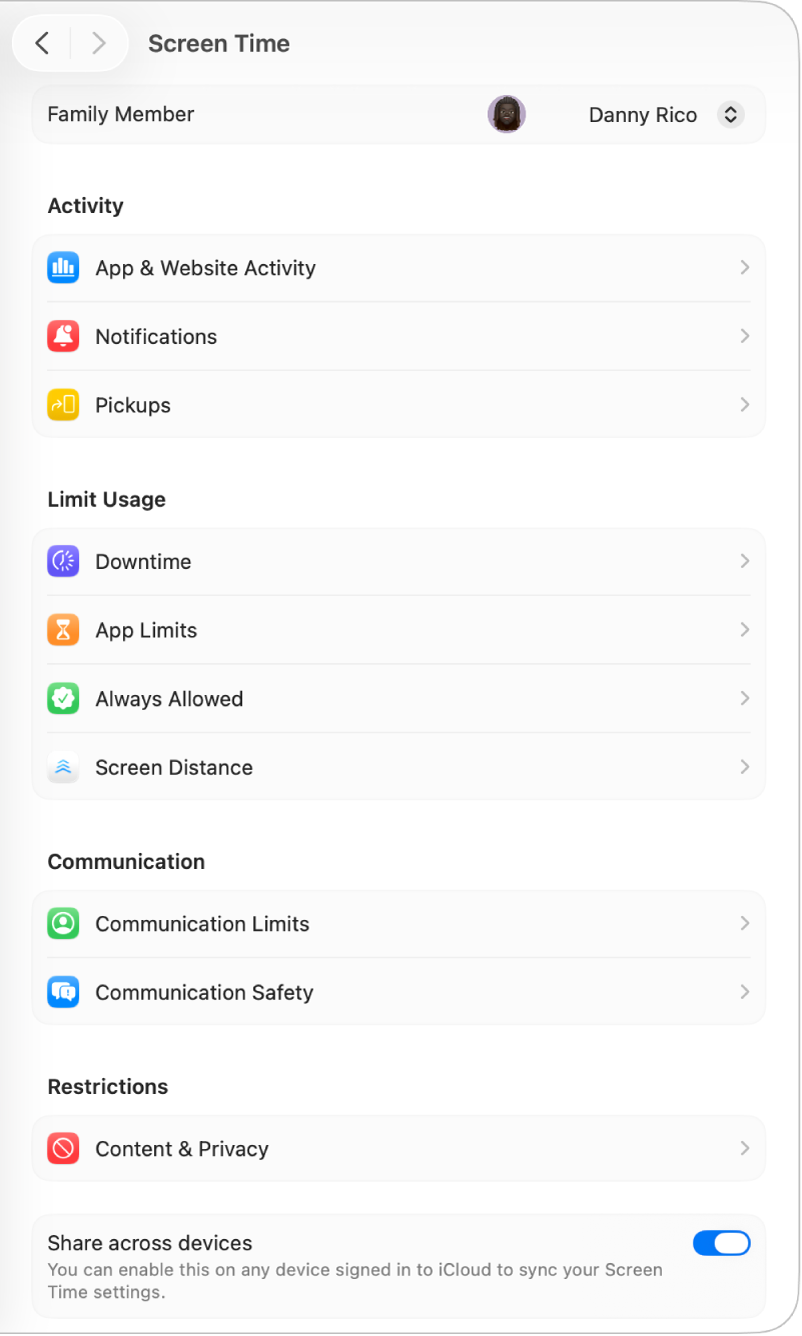“屏幕时间”设置,从“家庭成员”弹出式菜单中已选取一位成人。
