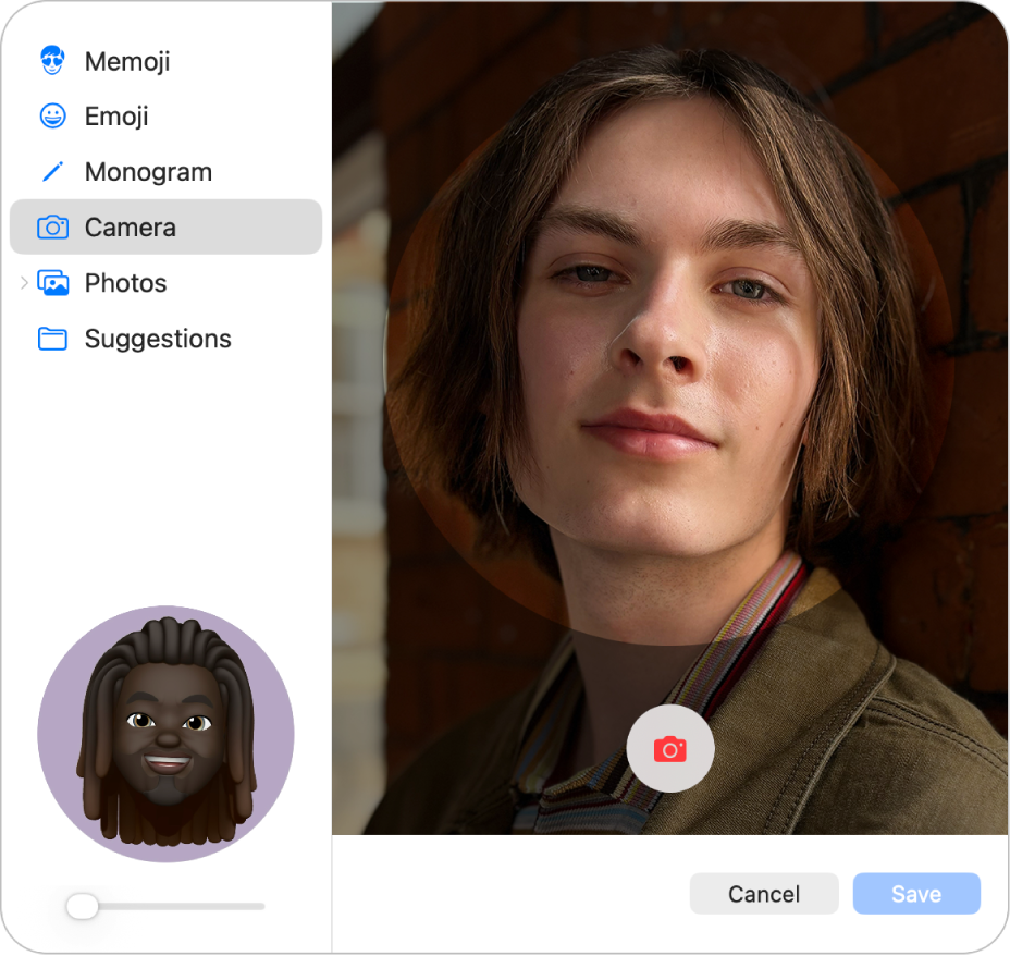 Pilihan gambar Akun Apple dengan Kamera dipilih di bar samping dan orang berpose di jendela bidik.