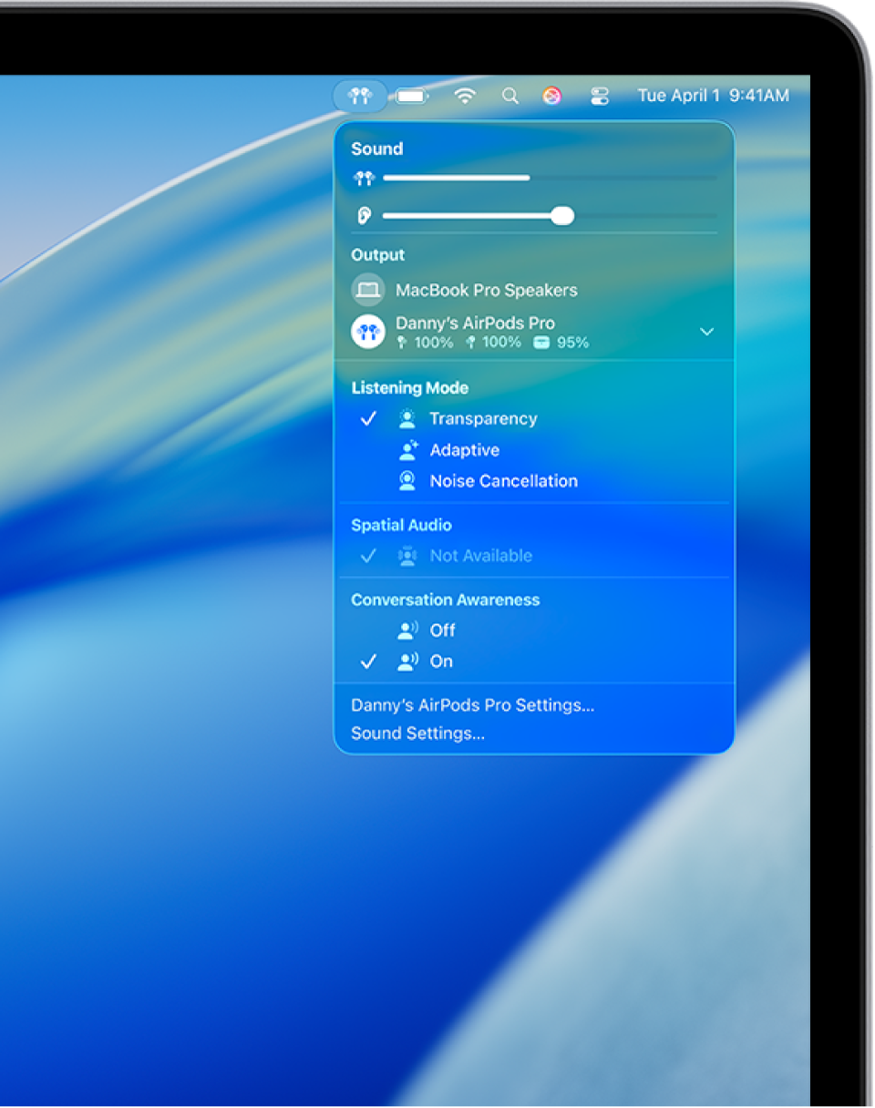 AirPods austiņu ikona ir atlasīta Mac datora izvēlnes joslas augšējā labajā stūrī. AirPods Pro austiņām sadaļā Listening Mode ir atlasīts Transparency, un ir ieslēgts iestatījums Conversation Awareness.