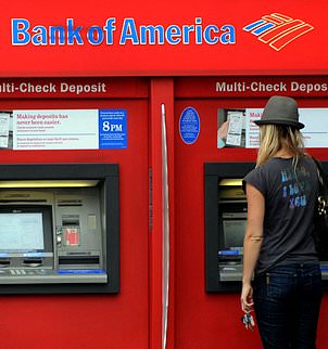 A handful of national banks are offering hundreds of dollars in cash bonuses for simply opening new accounts. 