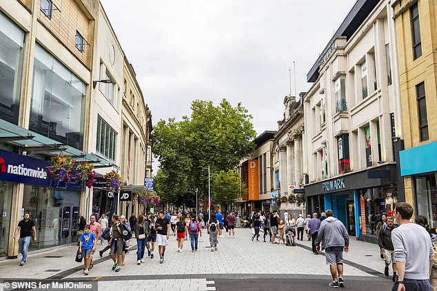 The pedestrianised precinct stretches from the Cardiff Castle end to Queen Street train station which brings shoppers and office workers into the city centre